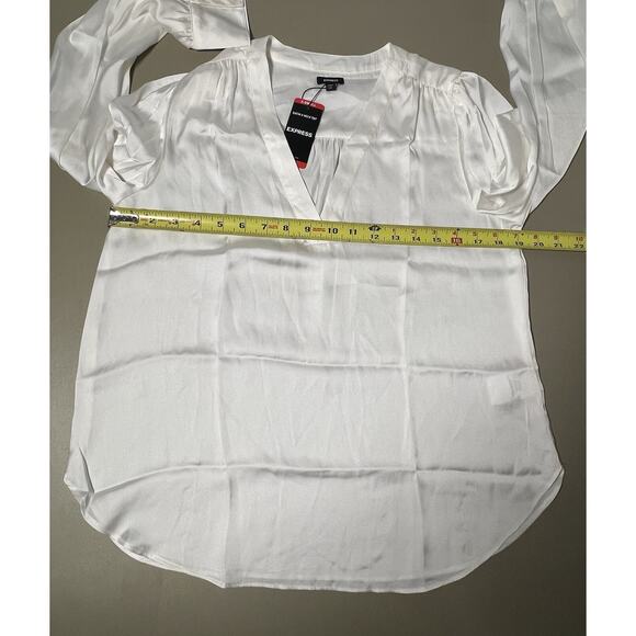 Express Satin V-Neck Top Women’s XS Marshmallow 100% Polyester - Picture 8 of 10
